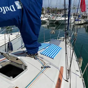 Acogedor Velero En El Forum Bateau-hôtel